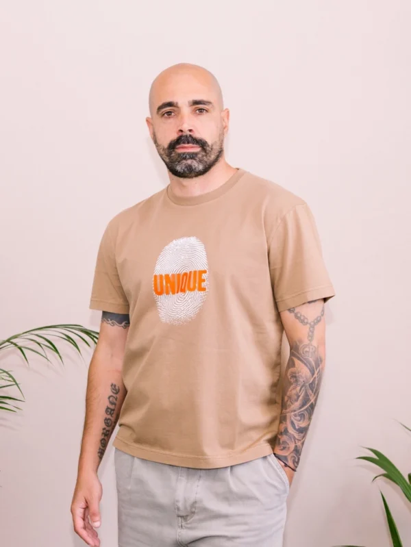 T Shirt - "BE Unique"