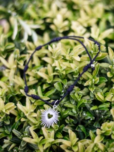 Pulseira “Rayon” – Cordão preto e medalhão de sol em prata - Image 2